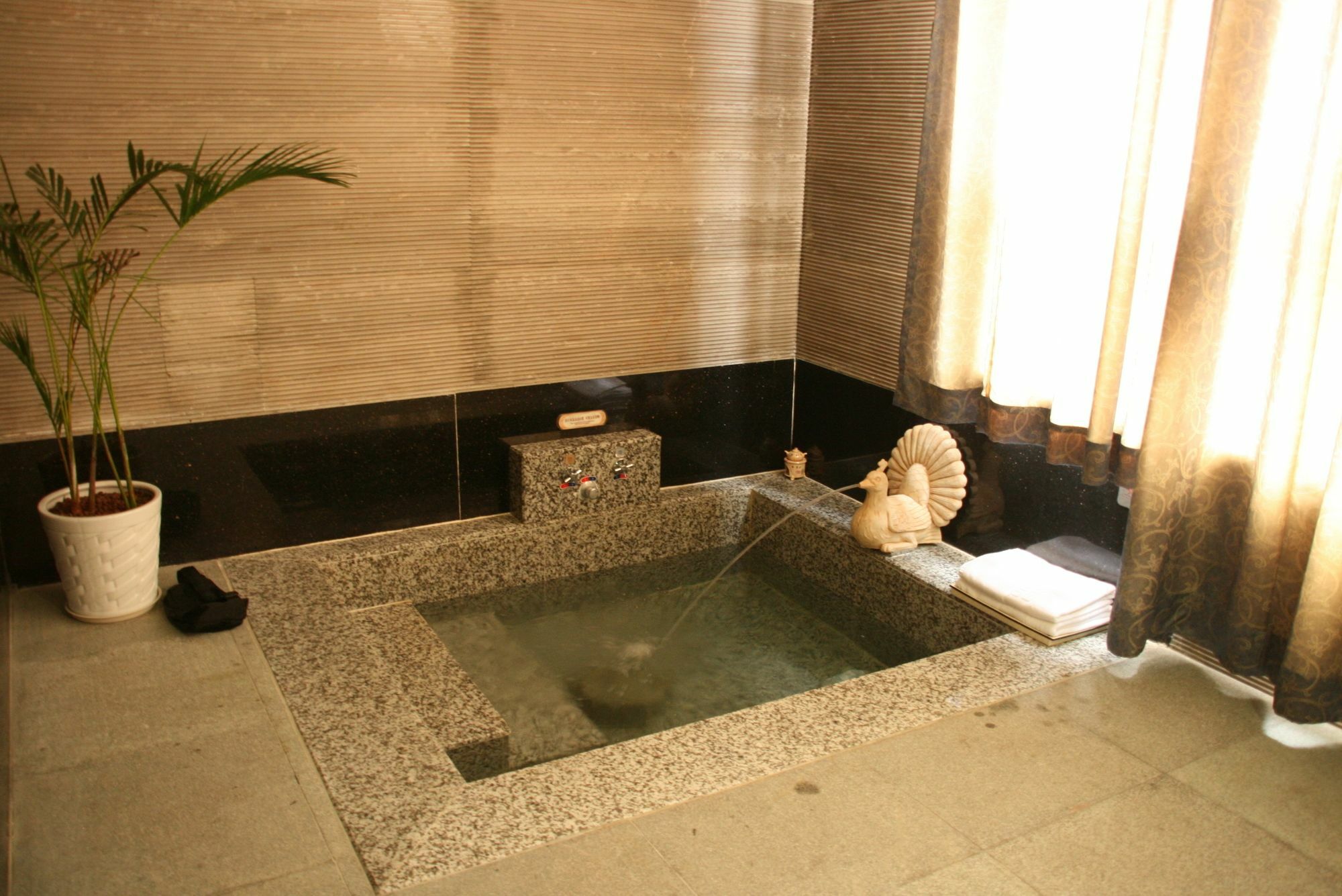 Ocean Spring Hot Spring Resort Zhuhai Esterno foto