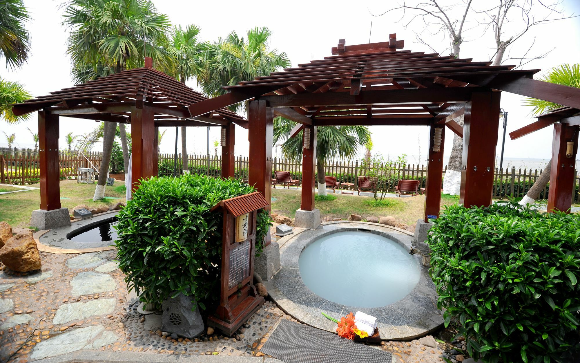 Ocean Spring Hot Spring Resort Zhuhai Esterno foto